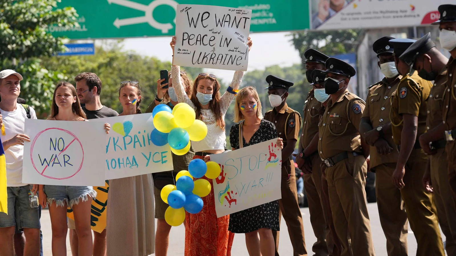 Ukrainian tourists stage anti-war protest in Sri Lanka