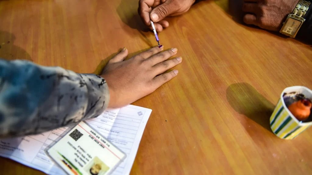 ECI seizes cash, drugs, liquor of over ₹1,000 crore in poll states, Punjab tops list with ₹511 crore
