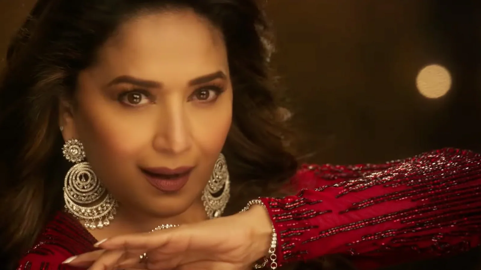 Madhuri Dixit dances to The Fame Game song Dupatta Mera, viewers call it ‘Aaja Nachle copy paste’. Watch