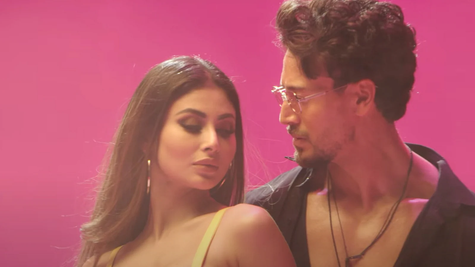 Poori Gal Baat: Tiger Shroff romances Mouni Roy in first Punjabi single, Disha Patani reacts