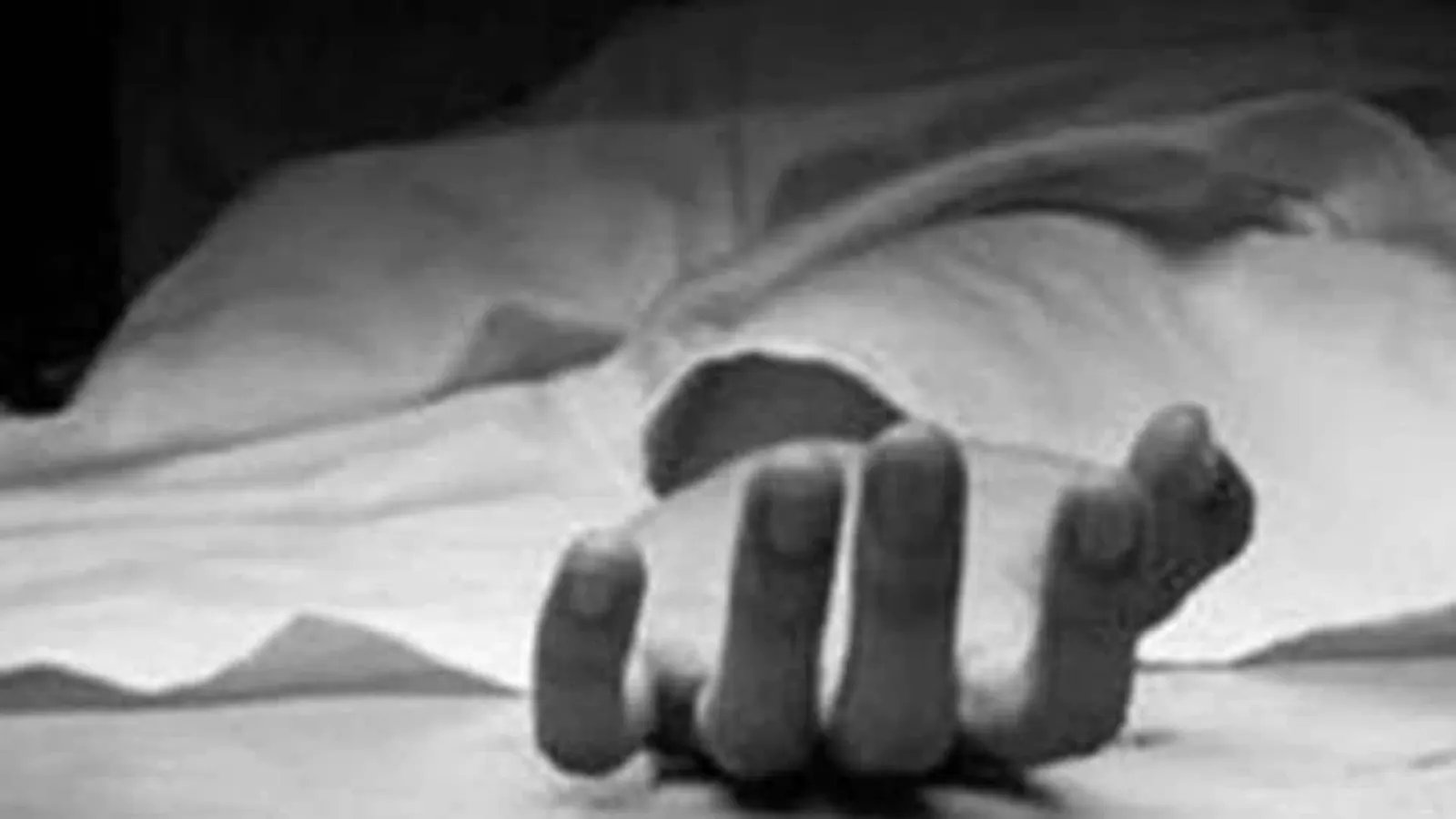 2 suffocate to death in cycle rickshaw shop in east Delhi