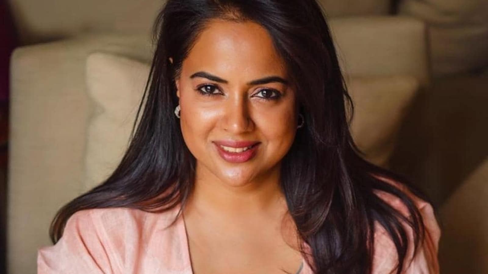 Sameera Reddy says no to filters, bares no-makeup face for new video: Fan thanks her for keeping it real