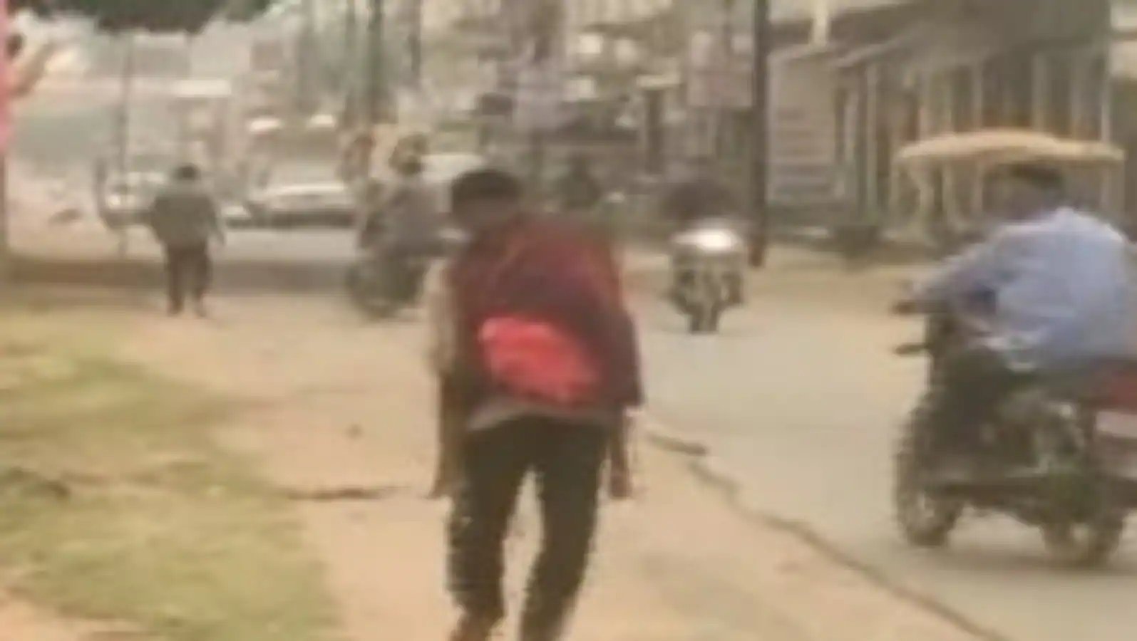 Chhattisgarh man’s plight caught on camera, walks with daughter’s body for 10 km