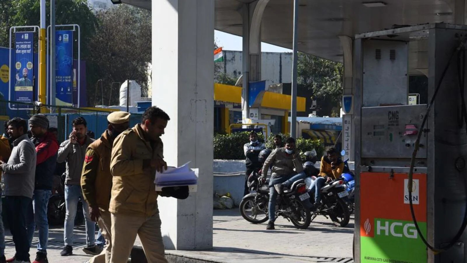 Commissioner forms SIT to crack murder case of CNG station employees