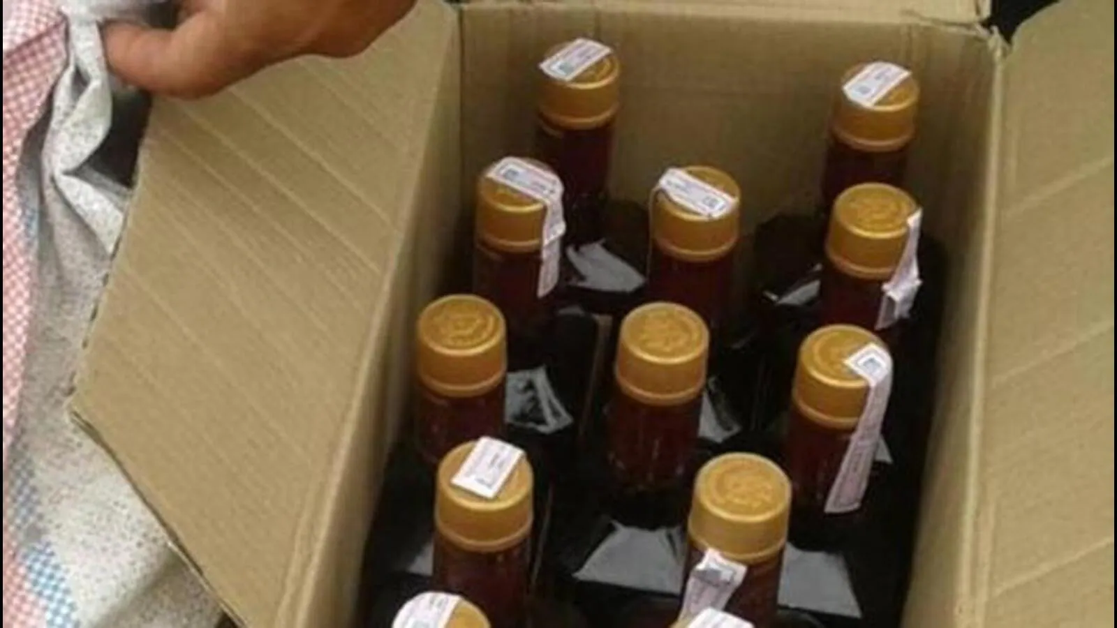 Gang smuggling Chandigarhliquor into Zirakpur busted, three arrested