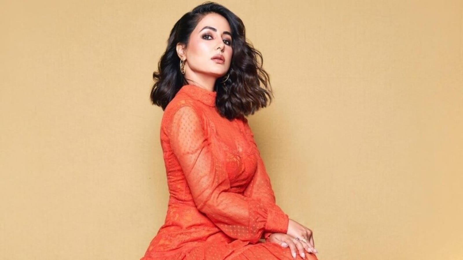 Hina Khan says ‘Hello Summer’ in ₹23k orange lace dress, raises bar for vintage dressing: See pics