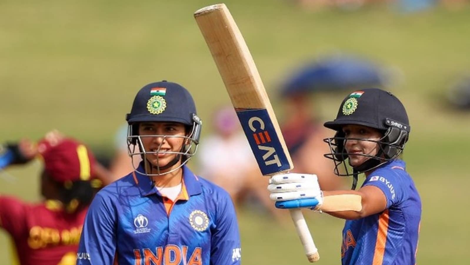 ‘I’m sure ICC will have budget for another trophy’: Mandhana’s classy gesture for Harmanpreet after WC match wins hearts