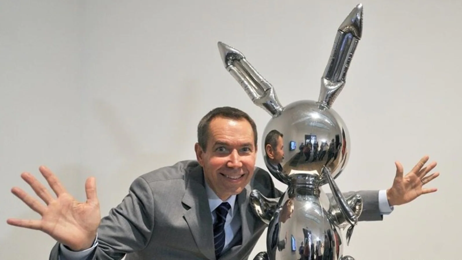 Artist Jeff Koons to send sculptures to the moon