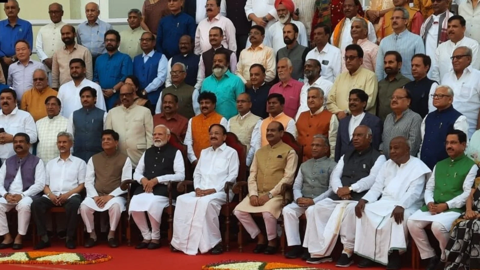Retiring members of Rajya Sabha pose for photograph with PM Modi, others