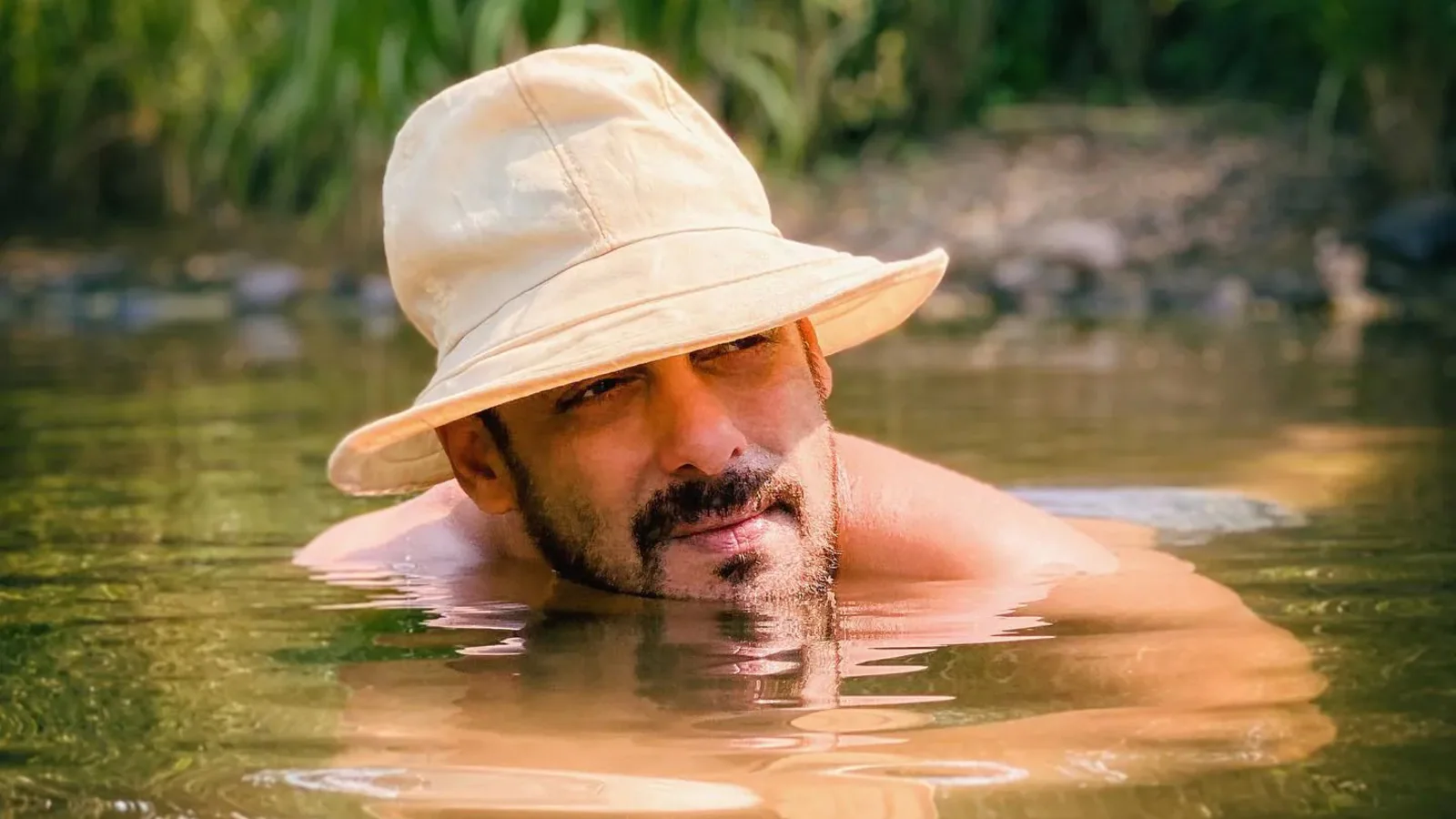 Salman Khan goes swimming in a pond, fans share hilarious comments: ‘Next film mein crocodile ka role mila hai?’