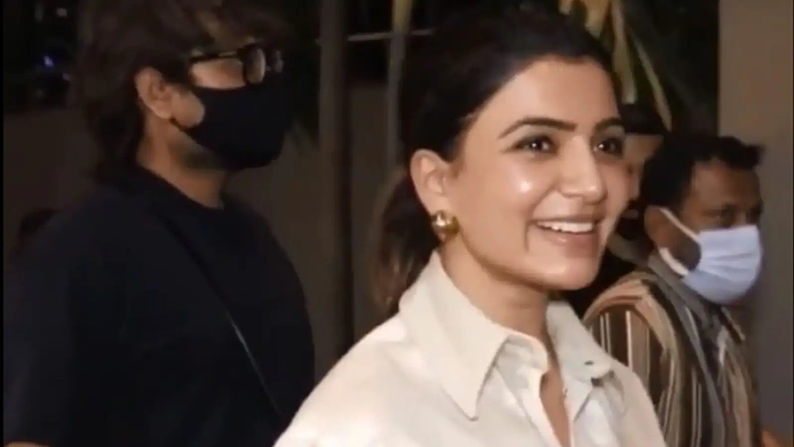 Samantha Ruth Prabhu arrives in Mumbai, flashes a smile as paparazzo calls her ‘gorgeous’. Watch
