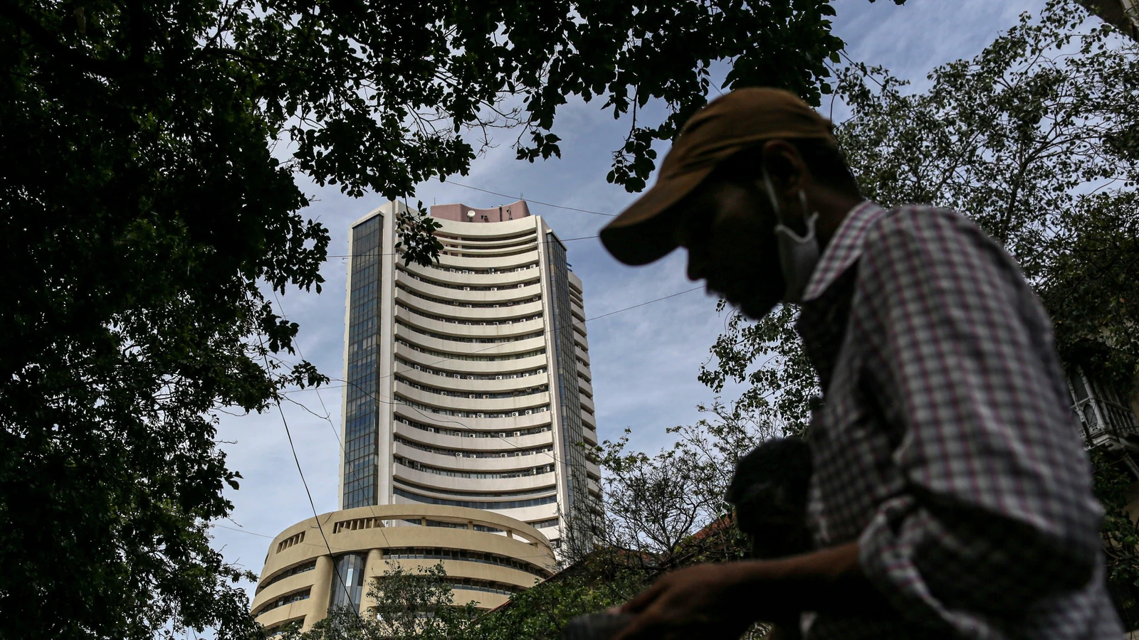 Sensex tumbles 546 points in early trade; Nifty falls 155 points