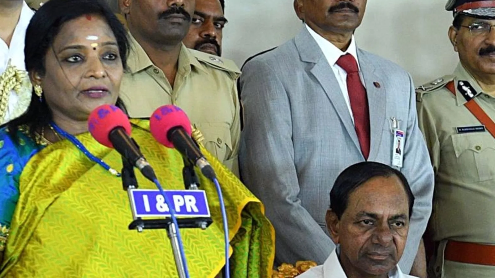 Telangana Guv hits out at TRS govt over not starting session with her address