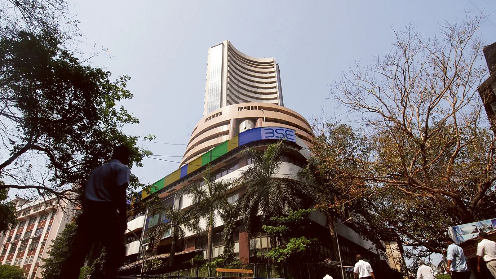 Ukraine conflict: Sensex crashes 1,500 points, trades at 52,823; Nifty at 15,820