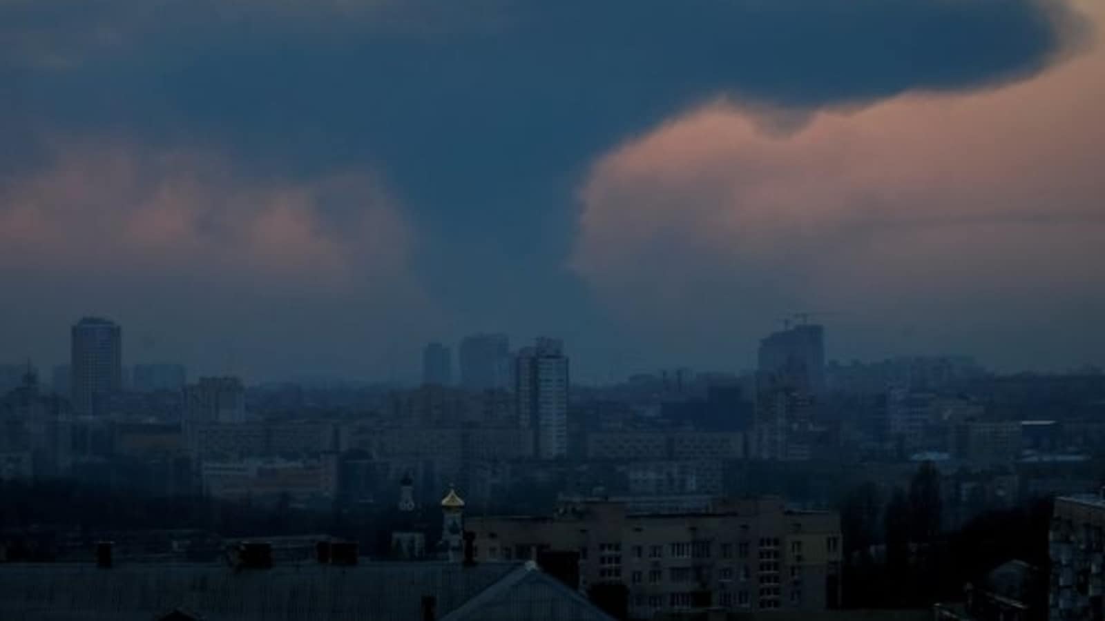 Ukraine war: Capital Kyiv under fresh, longer curfew