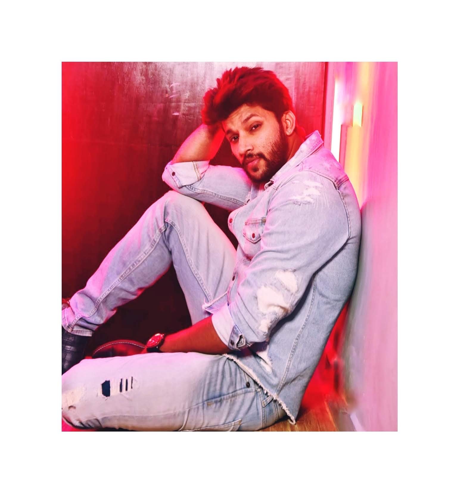 Shaurya Khare turns up the charm factor in his music video ‘Betabiyaan’ released on Zee Music