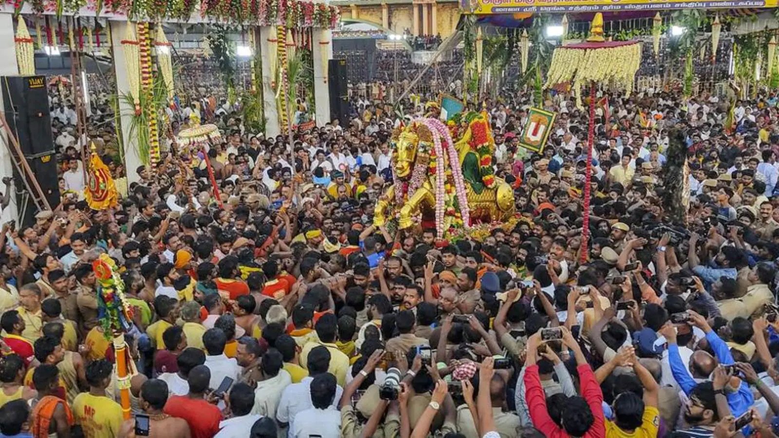 2 die in stampede during Madurai Chithirai festival