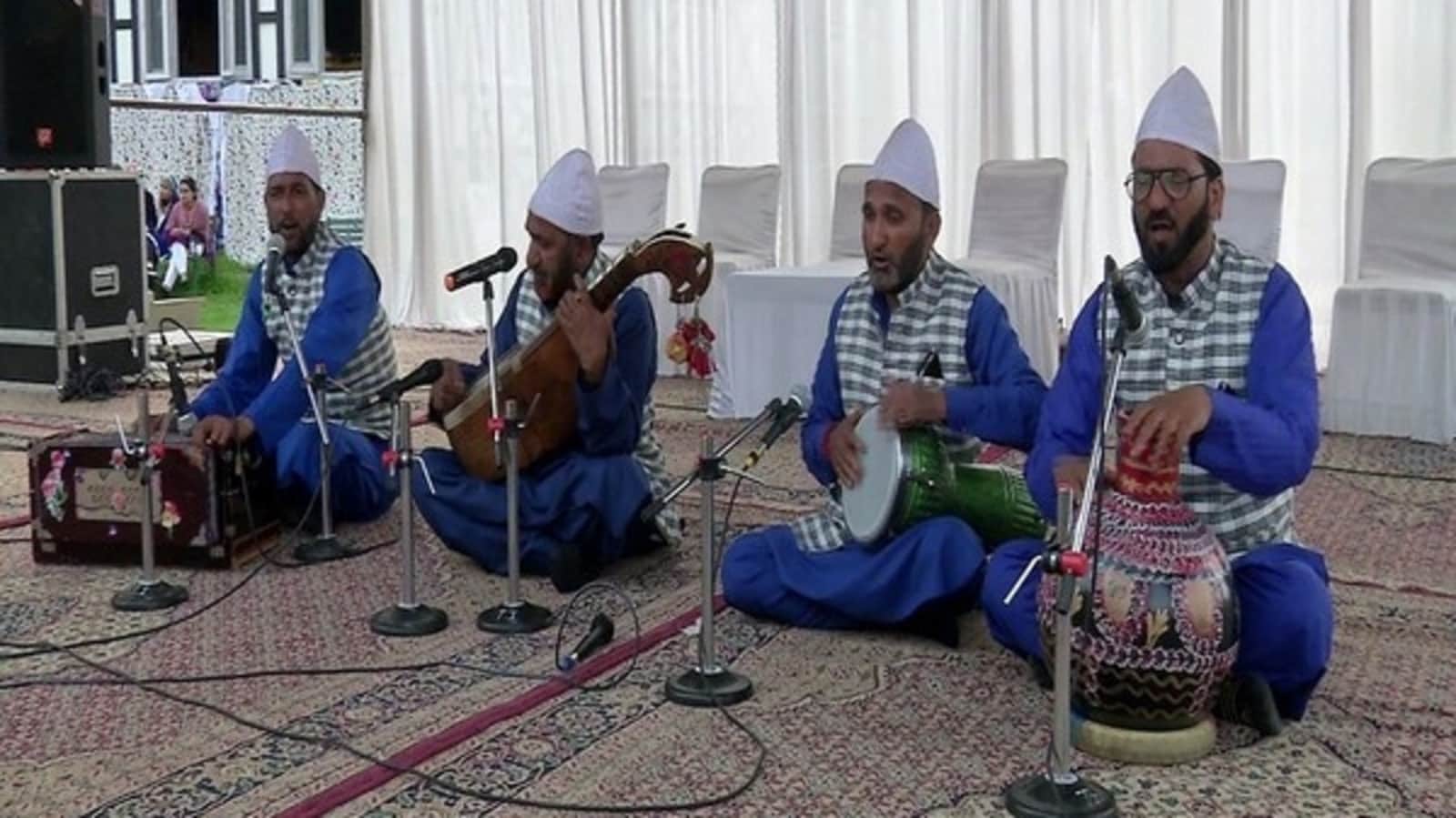 Kashmir: Srinagar’s folk music show attracts tourists