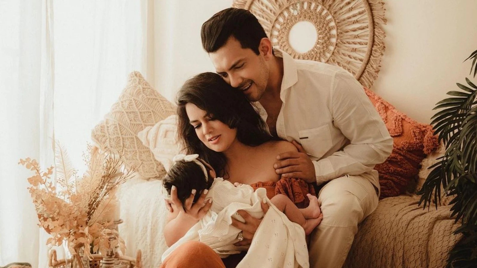 Aditya Narayan posts first family pic with wife Shweta Agarwal and daughter Tvisha: ‘Our little bundle of joy’