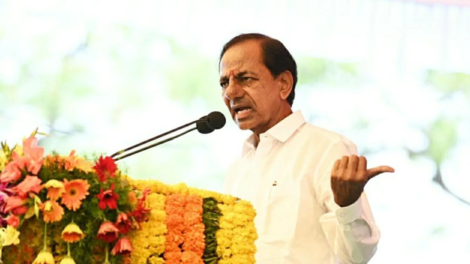 Be cautious of parties trying to divide people on caste, communal lines: KCR