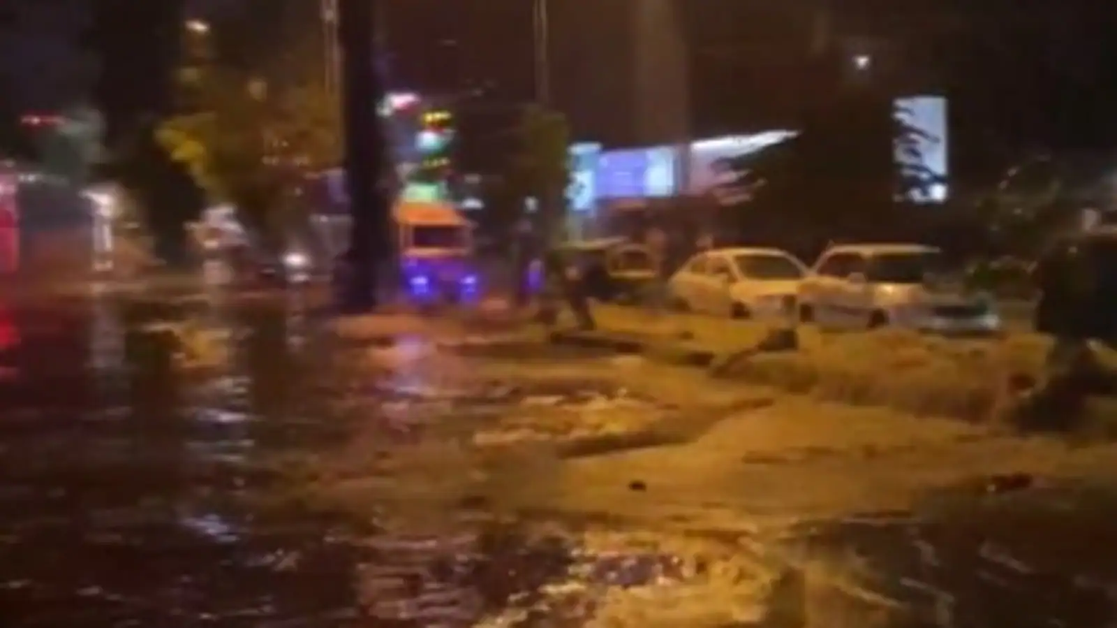 Bengaluru sees severe waterlogging in parts of the city after heavy rain| Video