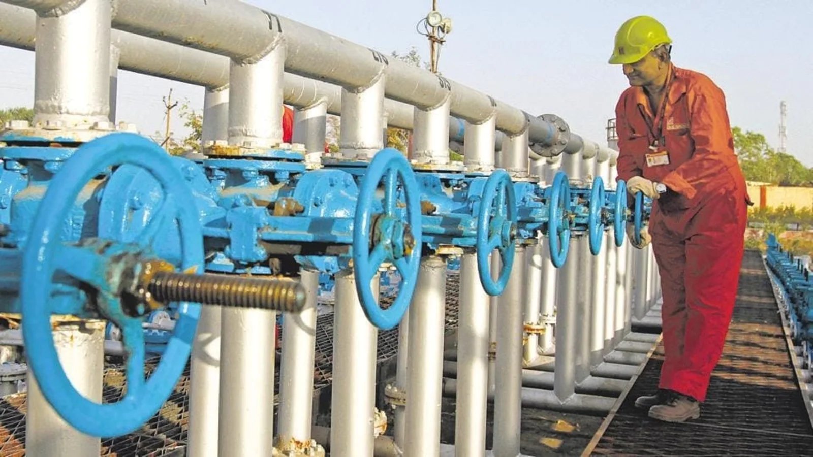 European gas prices plunge to lowest since start of Ukraine war