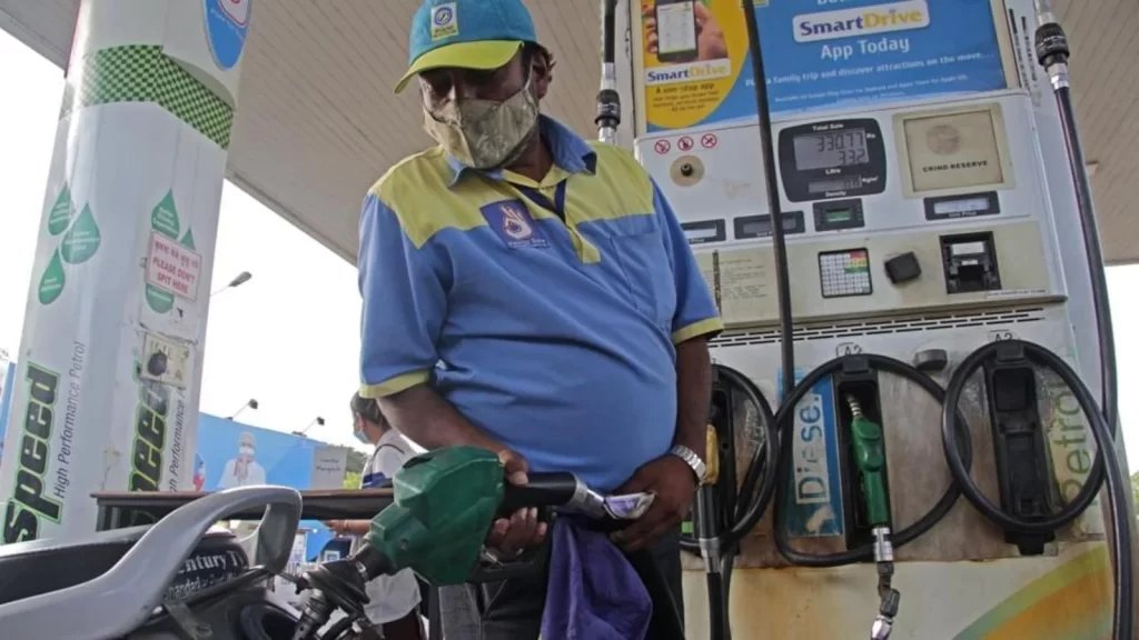 Fuel prices unchanged for 6th day, petrol at record ₹120 in Mumbai | Check prices