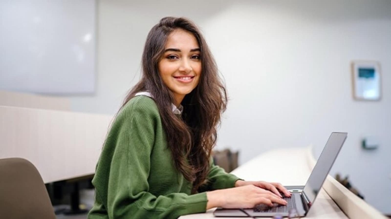 How can women maintain their financial health during prolonged unemployment