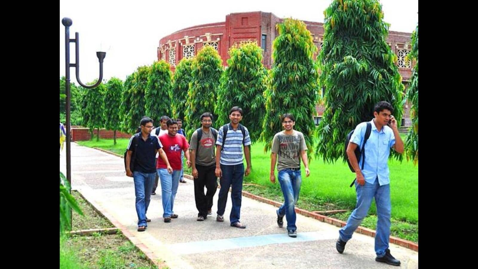 IIT-Kanpur, IIM-Lucknow launch joint accelerator programme