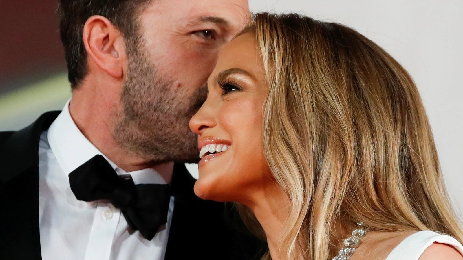 Jennifer Lopez and Ben Affleck are engaged again 20 years later, check out her huge engagement ring