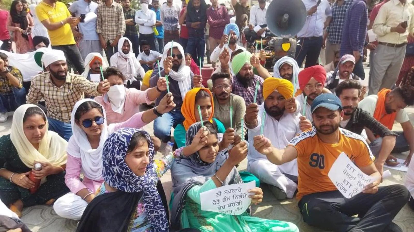Jobless ETT teachers protest outside CM Bhagwant Mann’s house in Sangrur