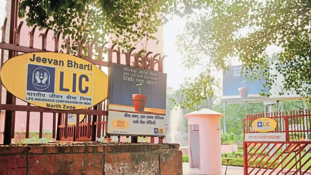 LIC IPO price band set at ₹902-949 a share for ₹21,000 crore: Report