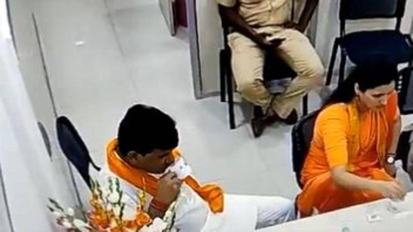 Mumbai top cop rebuts Ranas’ ‘inhuman treatment’ charge with a 12-sec video clip