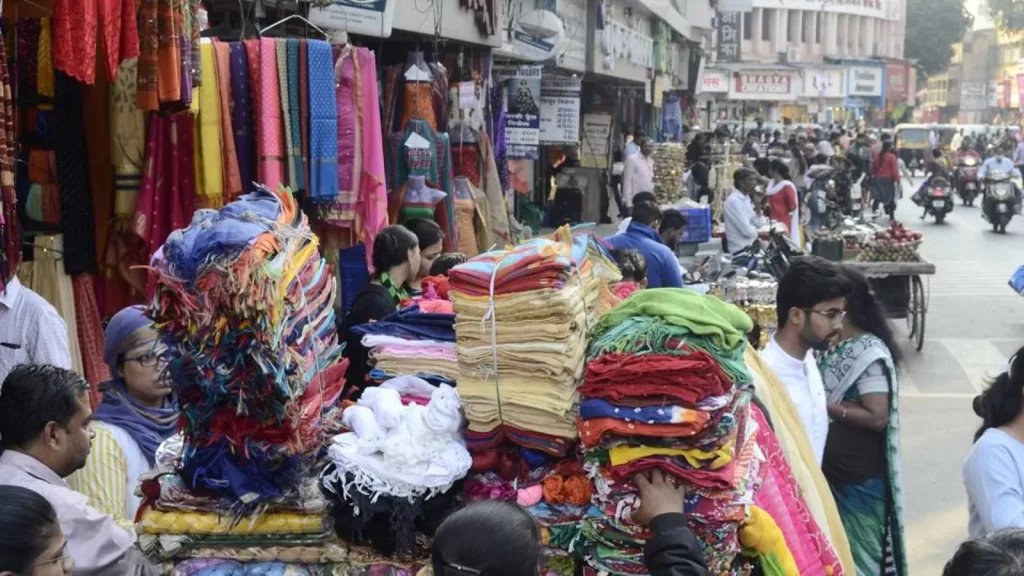 PMC to collect ₹50 per day from illegal hawkers for garbage collection