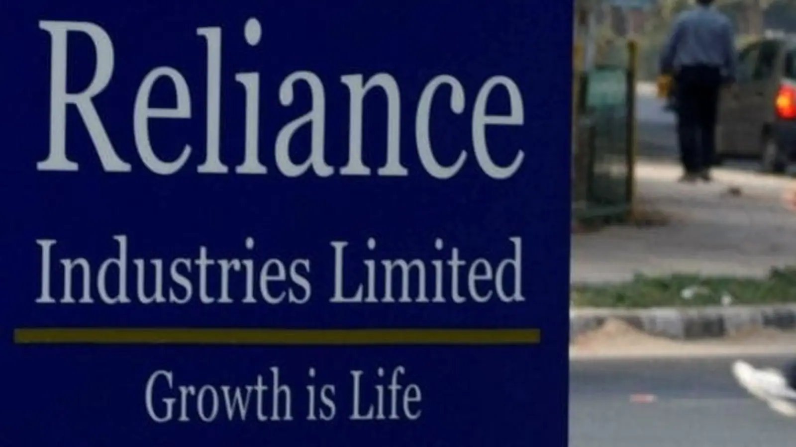Reliance calls off ₹24,713 crore deal with Future Group. This is why….