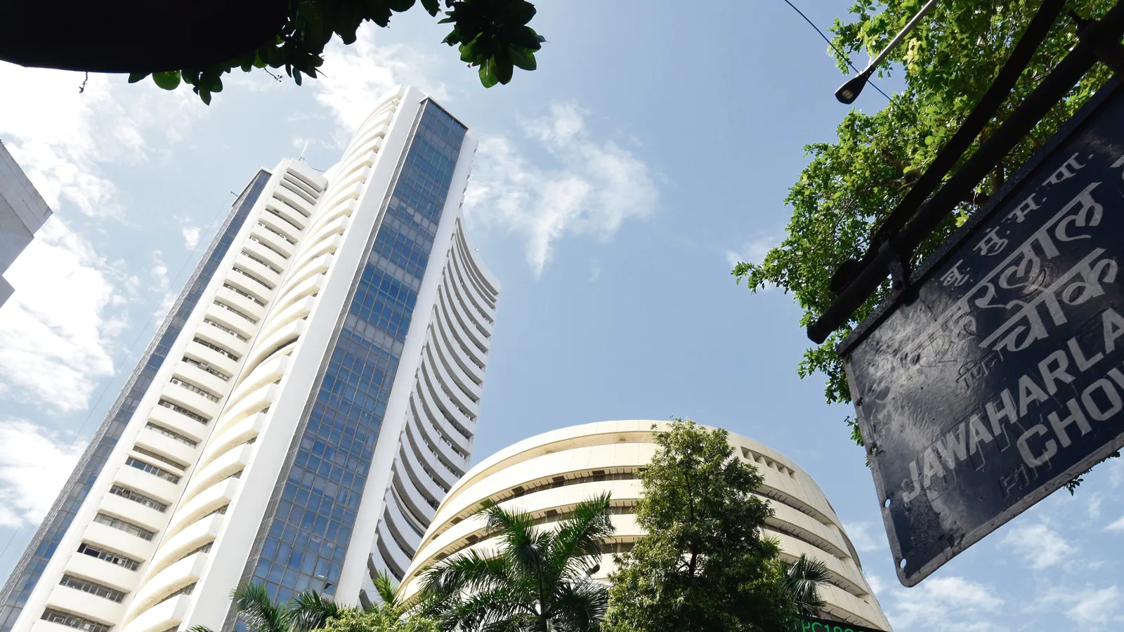 Sensex rises over 874 points to close at 57,912, Nifty ends day at 17,393