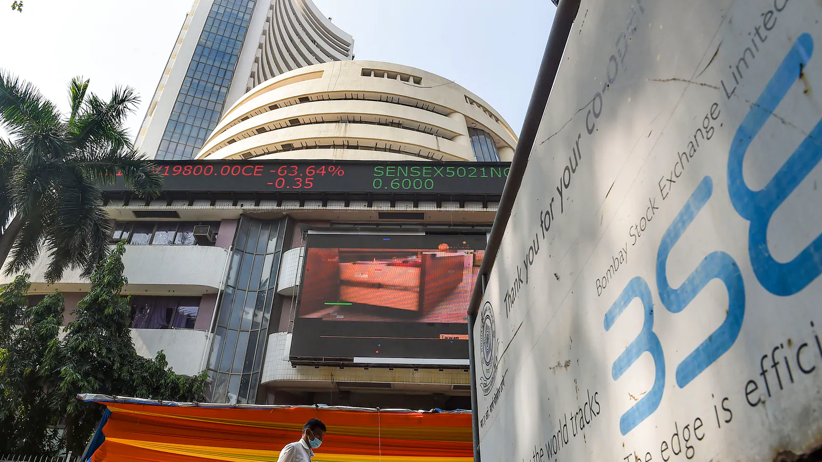 Sensex trades flat at 60k in opening bell, Nifty slightly over 18k mark