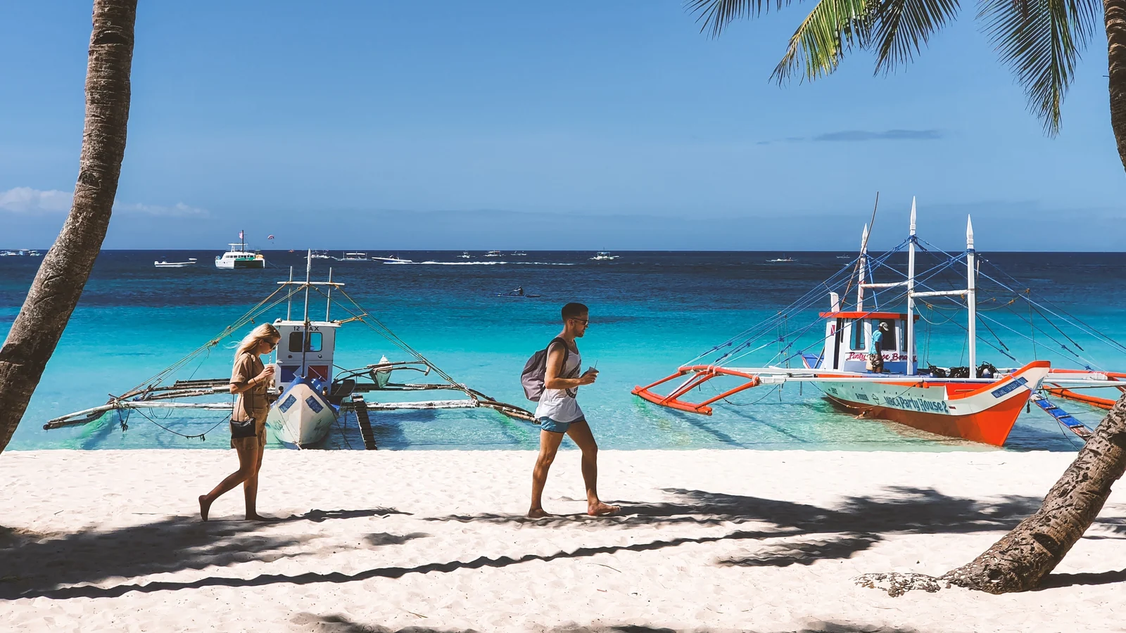 Philippines’ Boracay Beach hosts more tourist than limit on Easter break
