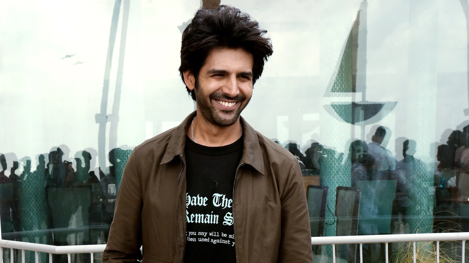 Kartik Aaryan says a girl once stalked his mother to be her ‘bahu’, was ready to do ‘jhaadu pocha’ too