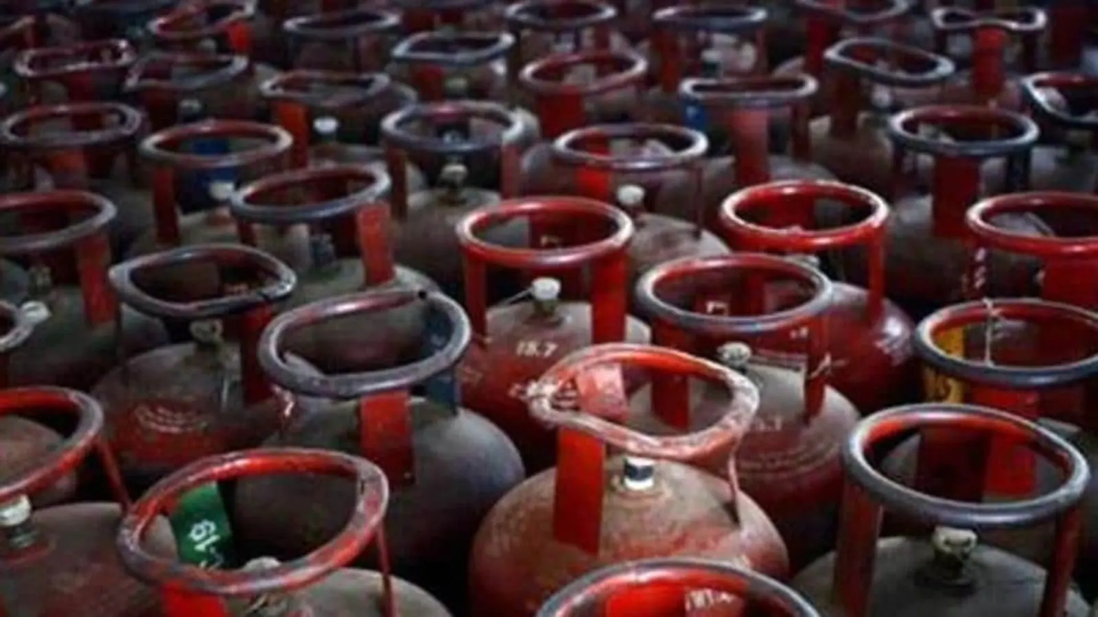 LPG prices hiked again, 19-kg commercial cylinder now costs ₹2,355.50