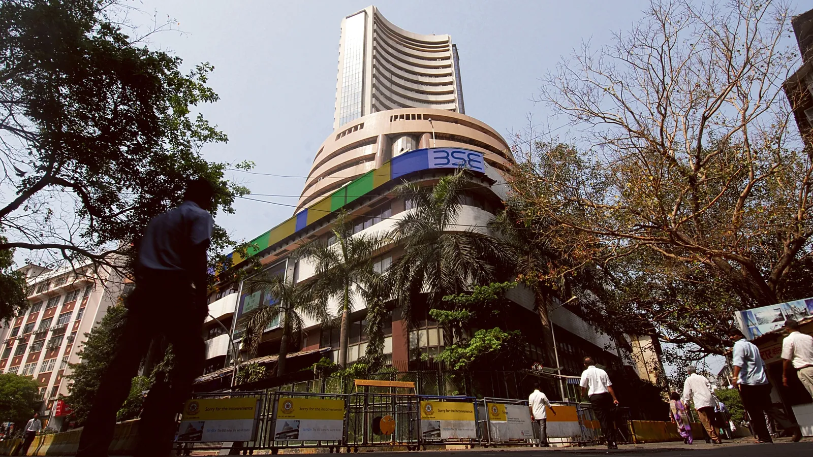 Markets close in green with Sensex rising by 180 points, Nifty up by 81 points