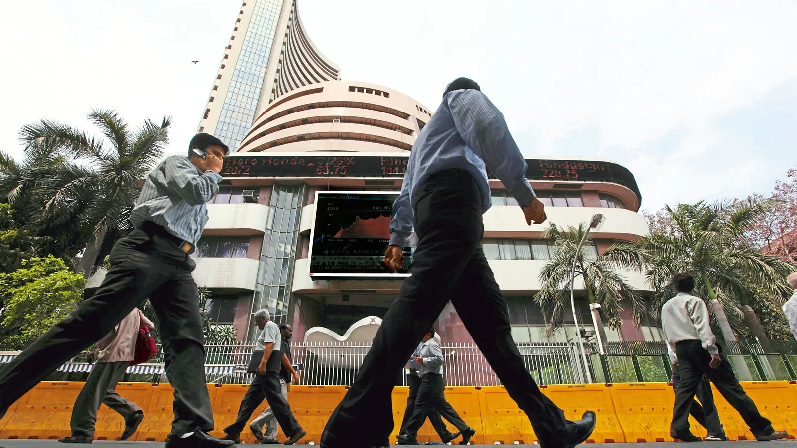 Sensex drops 276 points to end day at 54,088; Nifty closes below 17,000