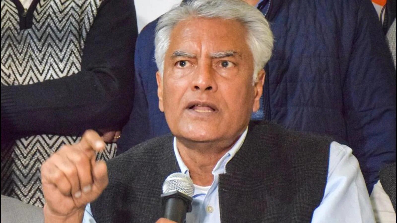 Sunil Jakhar bore brunt of Congress’ caste-religion-based politics: AAP