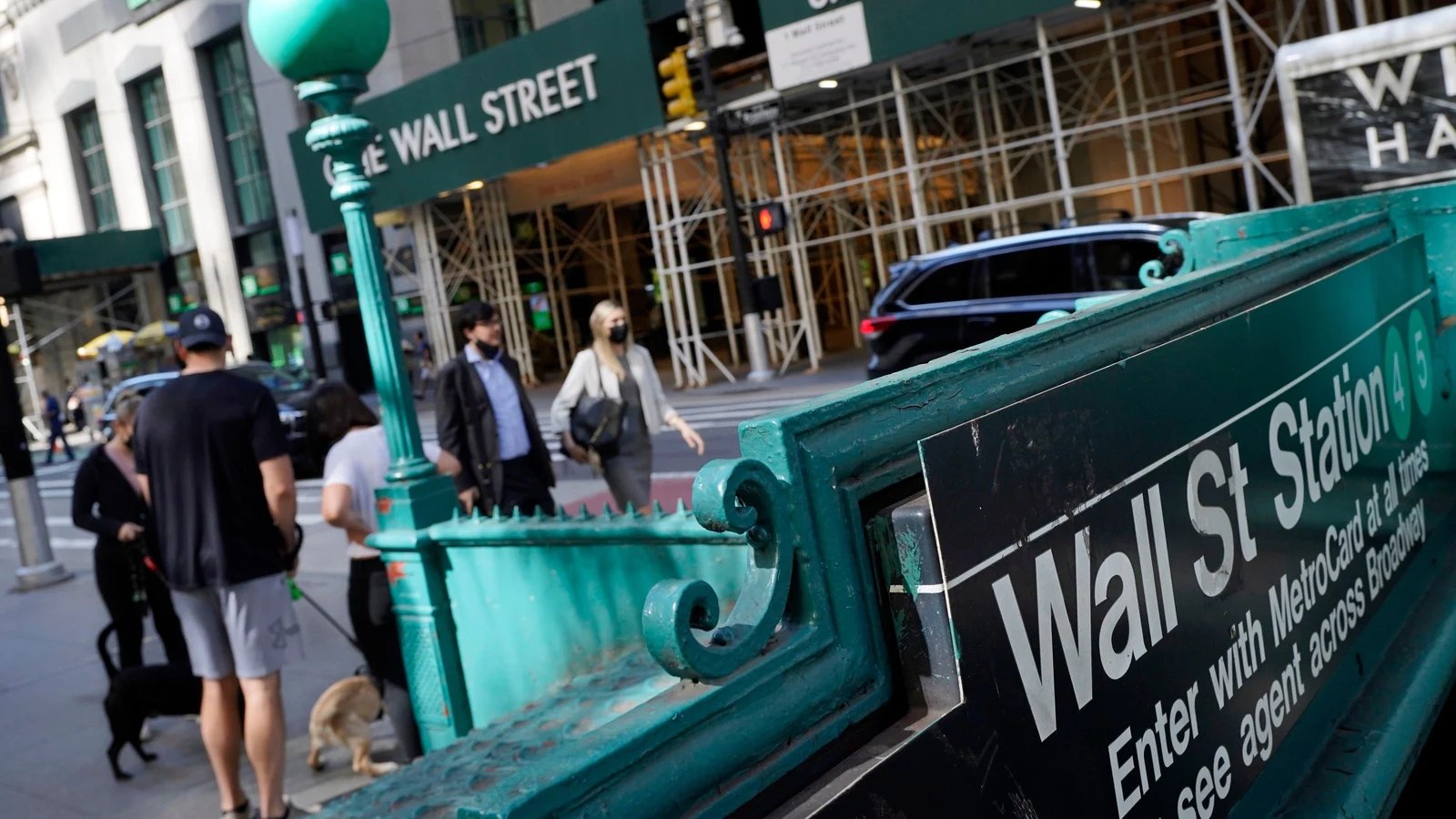 Wall Street ends sharply lower as Target and growth stocks sink