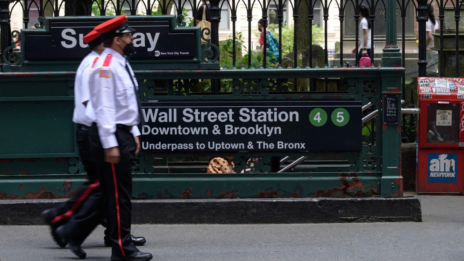 Wall Street stocks end with weekly gains for first time in two months