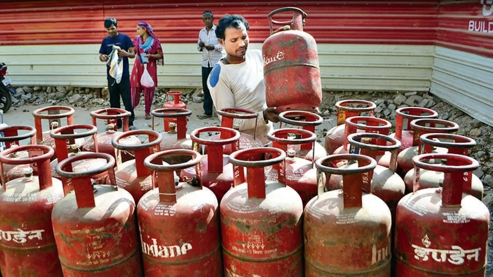 Commercial LPG price slashed by ₹135: Here are other changes starting June 1