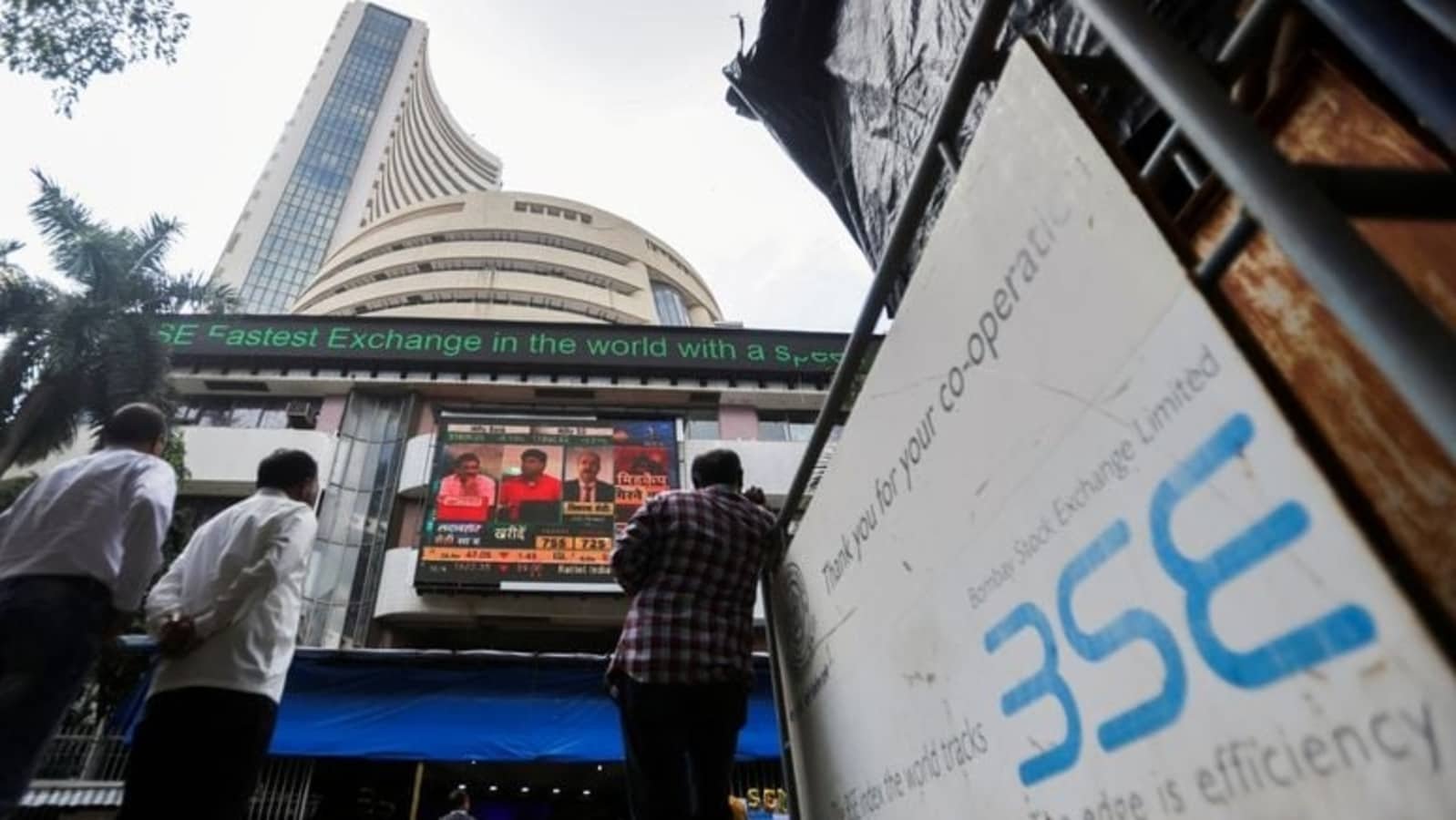 Markets end day in red: Sensex closes 152 points down at 52,541; Nifty nears 15,700-mark