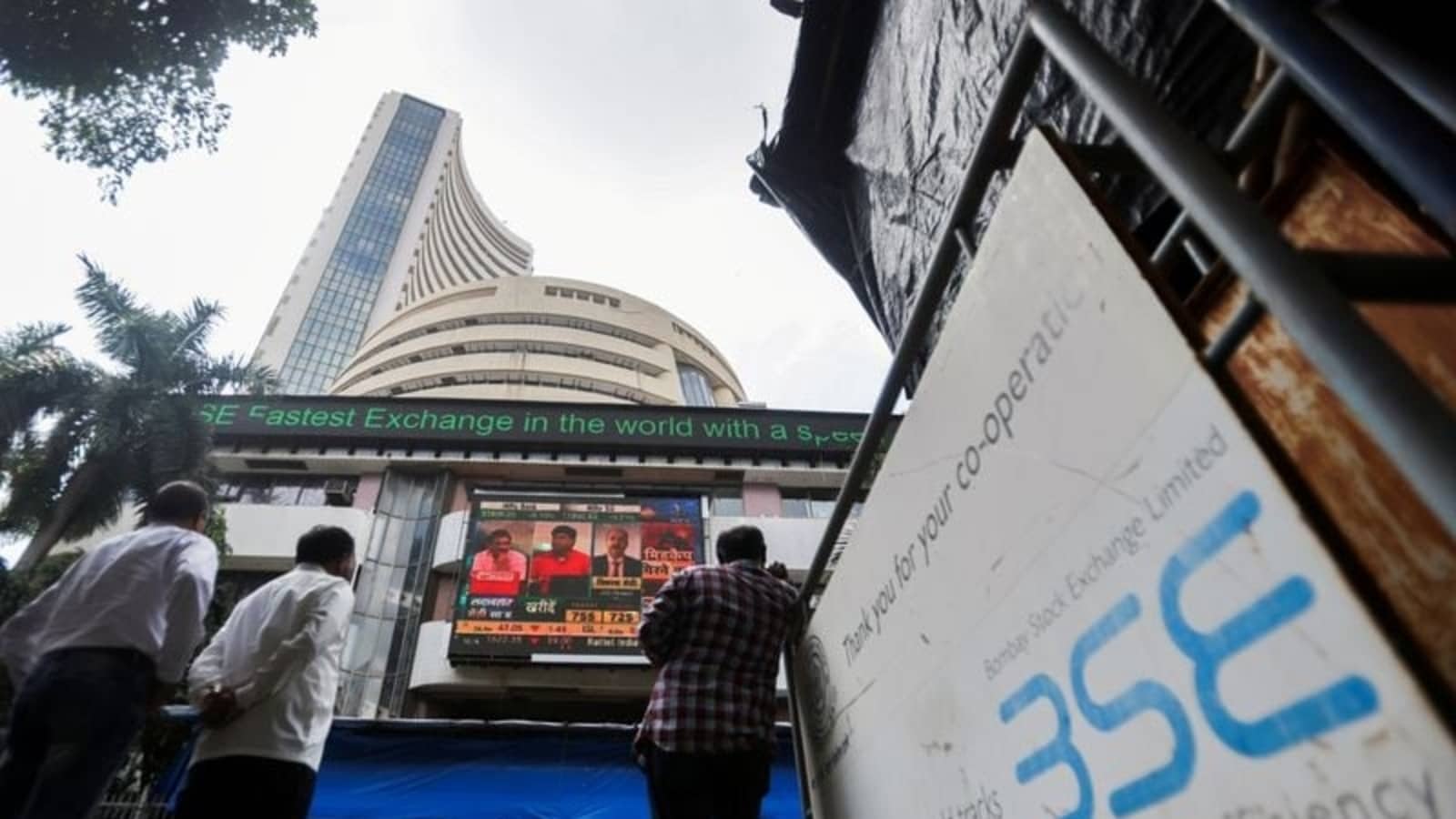 Market opening bell:Sensex up over 250 points, trades at 53,707; Nifty at 16,015