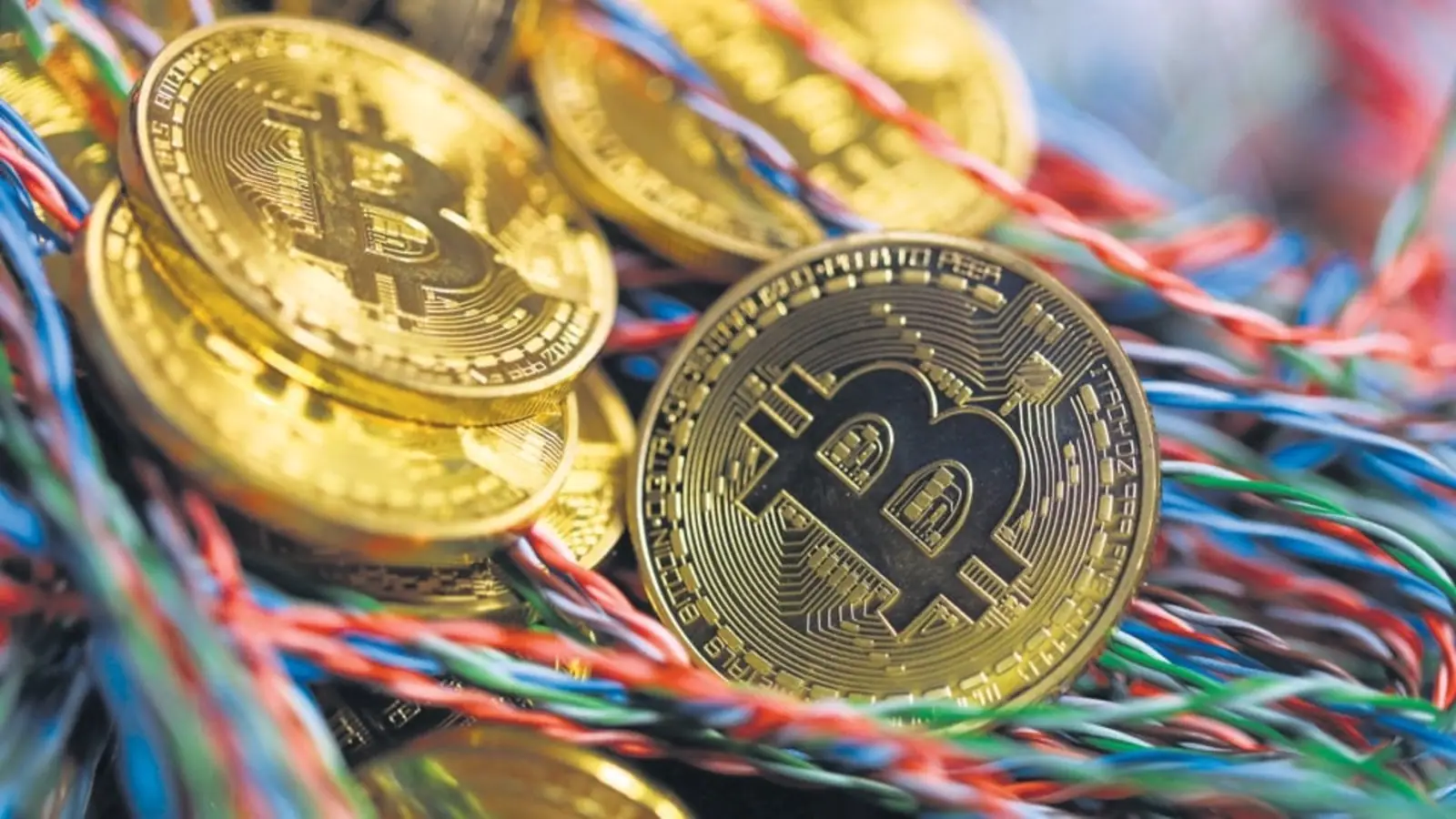 Bitcoin Drops to Three-Week Low as Global Markets Turn Risk Off