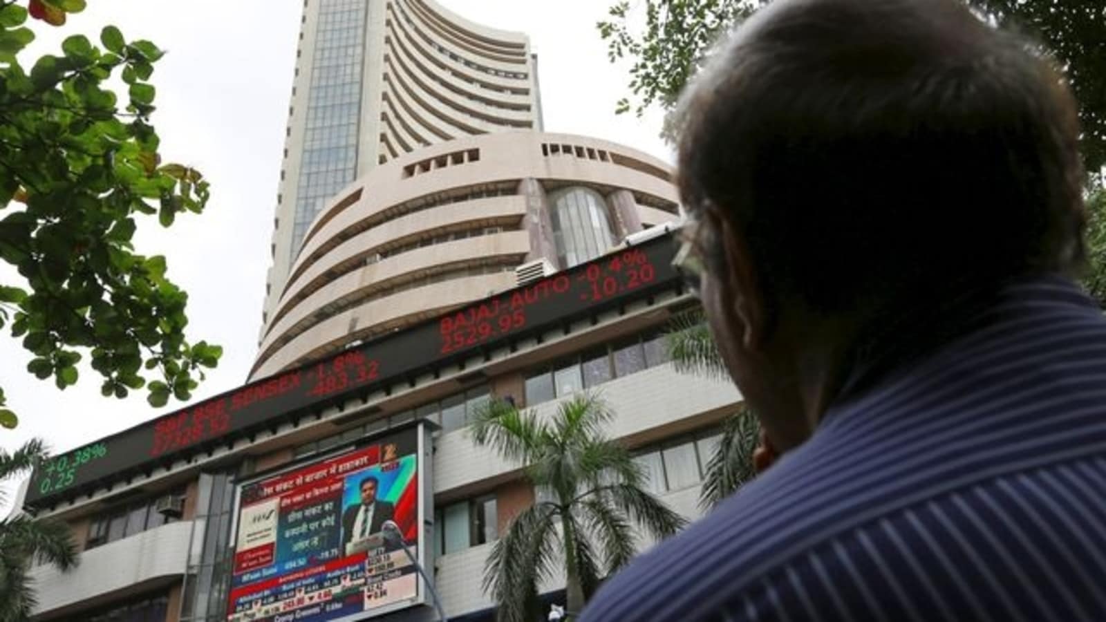 Closing bell: Sensex surges by 545 points to end at 58,115; Nifty over 17,000